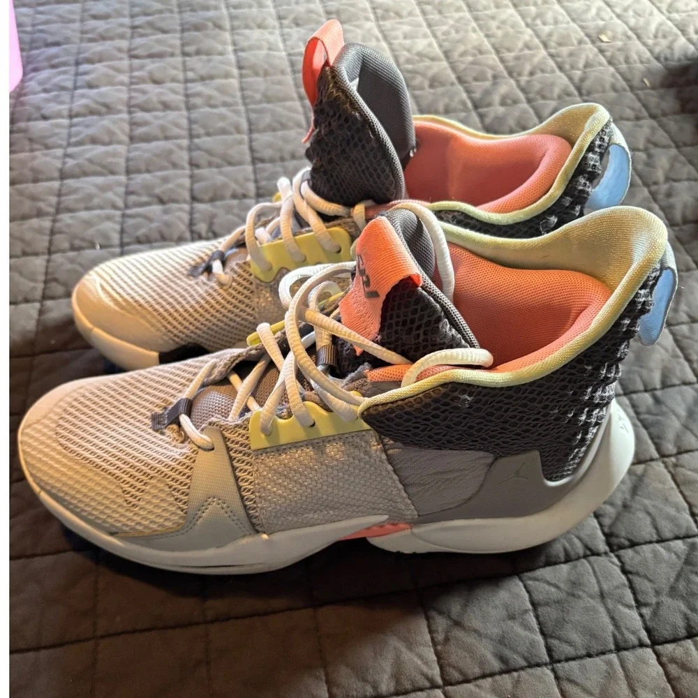 Jordan Why Not Zer0.2 KB3 Russell Westbrook Grey Pink AQ3559-002 Mens 7 Women8.5